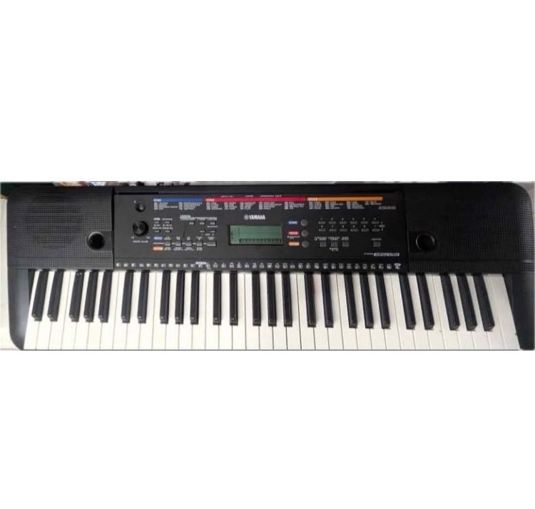 Yamaha PSR-E263 61-Key Portable Digital Keyboard w/ Power Adapter & Music notes stand