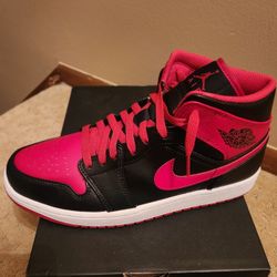 NEW Men's/Boy's NIKE JORDAN 1 Mid Shoes Size 9