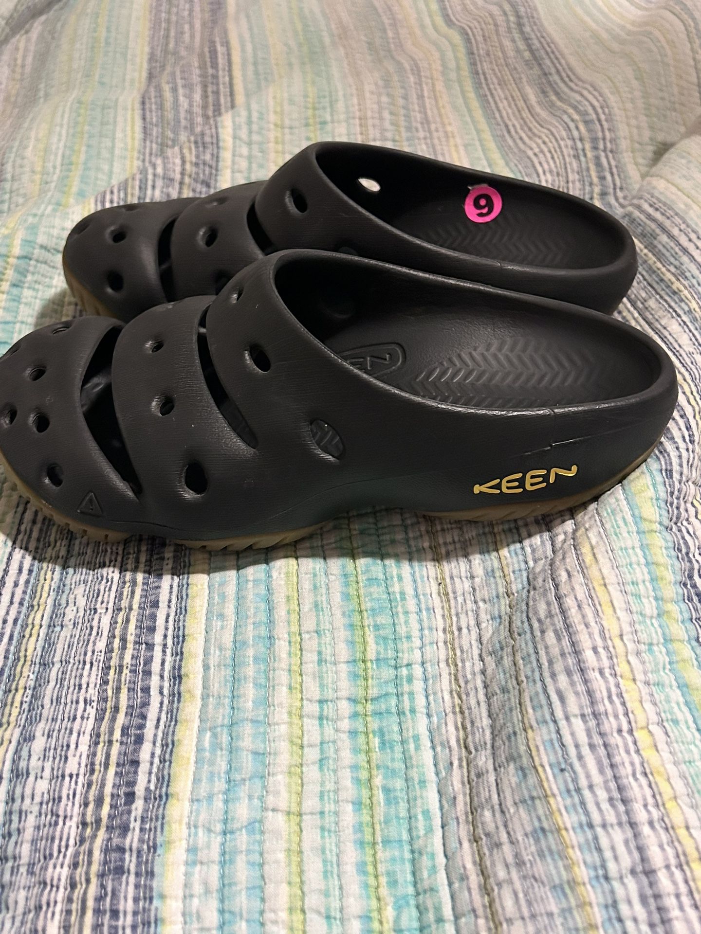 Keen Yogui Shoes Mens Size 9 Black Gray Clog Slip On Casual Comfort Lightweight