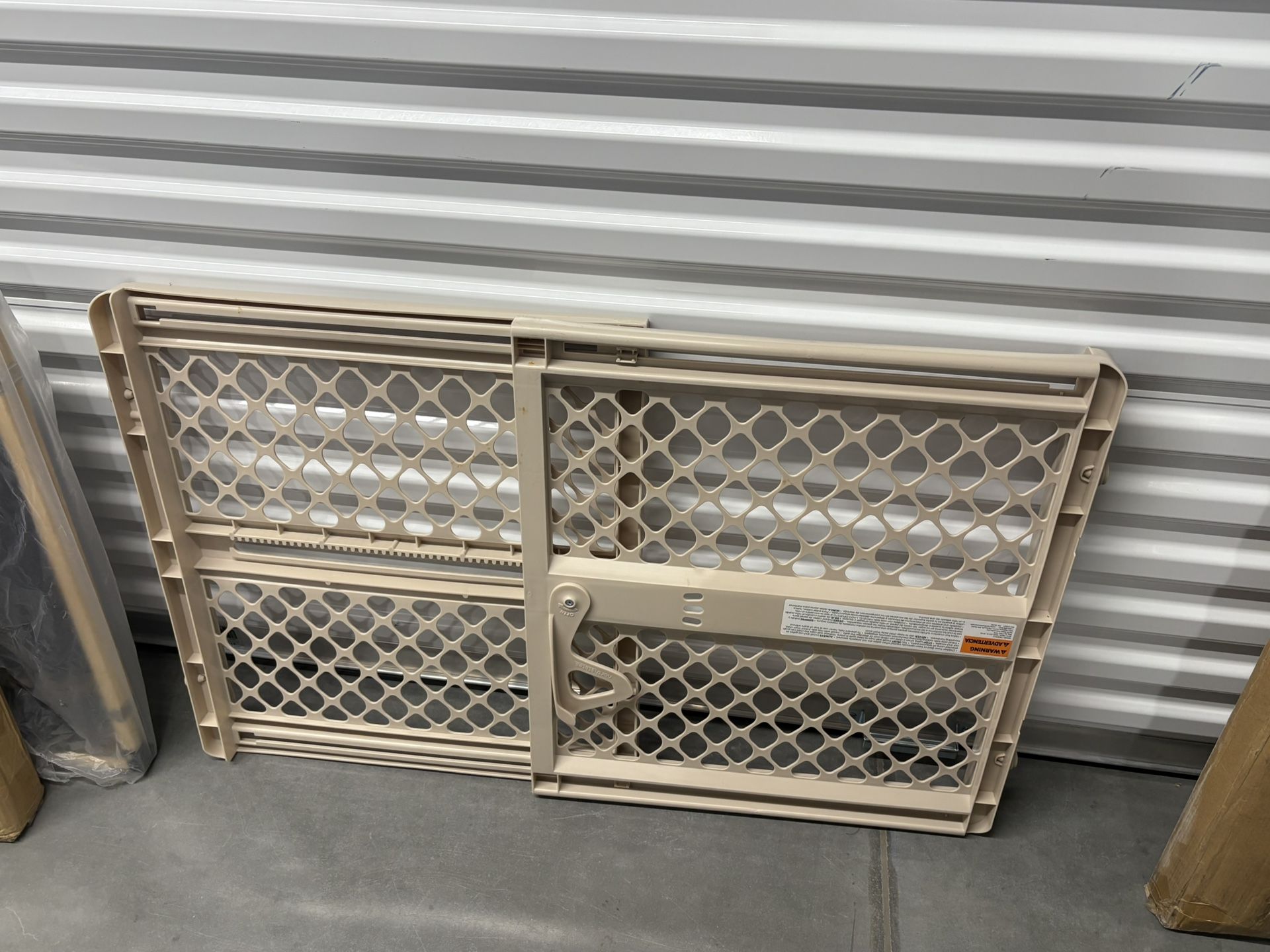 Cream Plastic Gate 