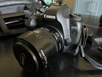 Canon 5D Mark ii w/ zoom lens