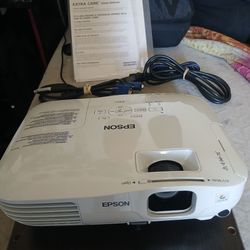 Epson EX31 Projector with Bag, Power Cord, VGA Cable, and Manuals