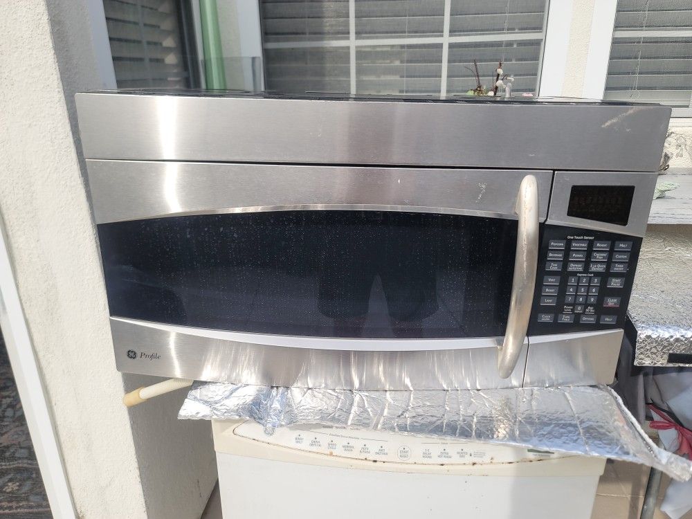 GE OVER THE OVEN MICROWAVE NEW