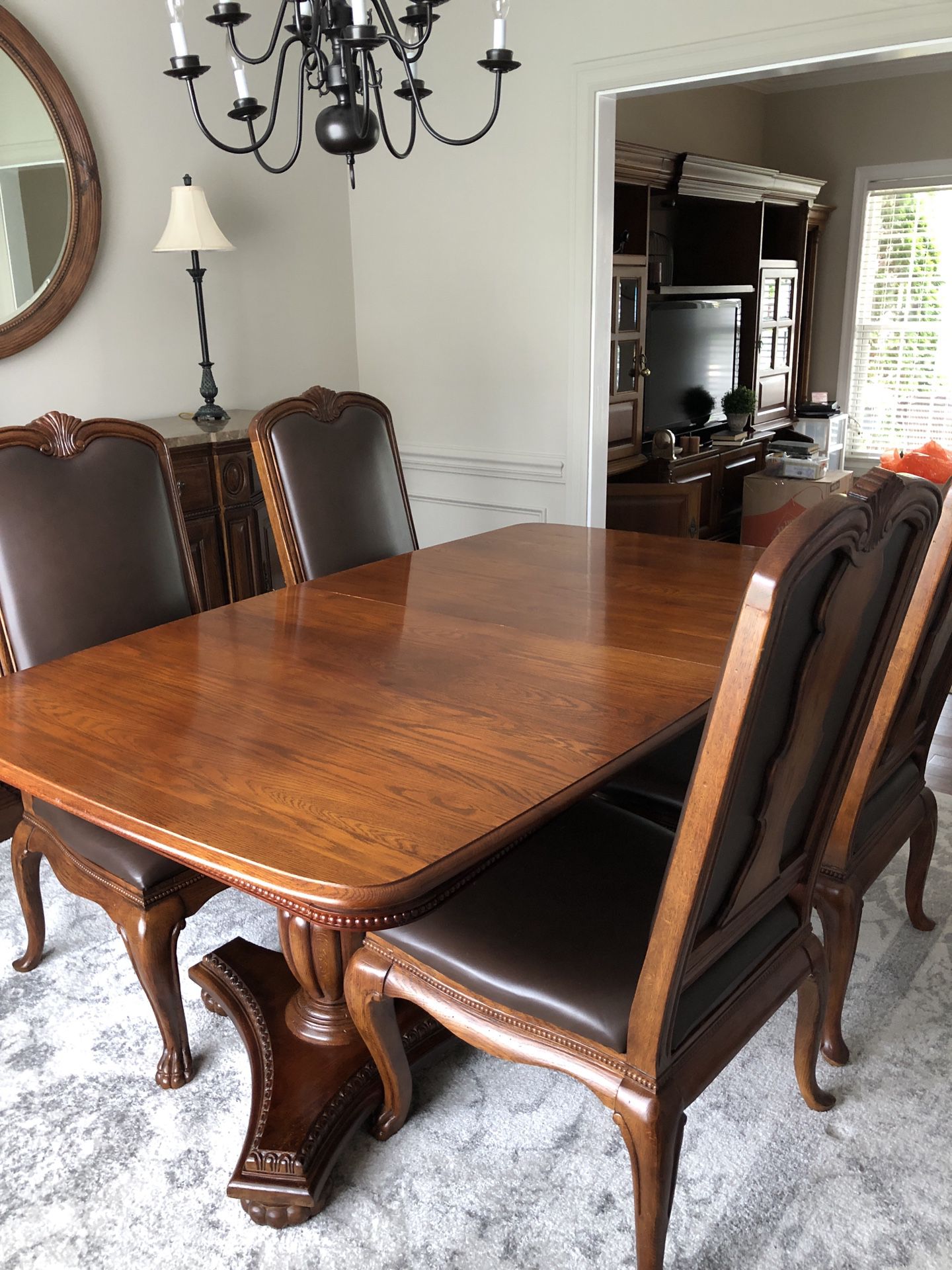 DINING TABLE/CHAIRS