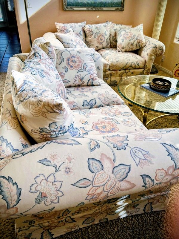 Excellent Condition Sofa And Loveseat