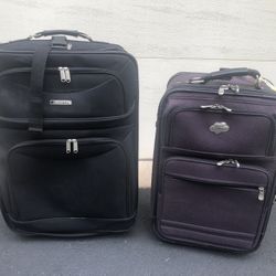 Set of 2 Suitcases (Black and Purple)