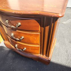 Selling items 3 pieces for 65 cash