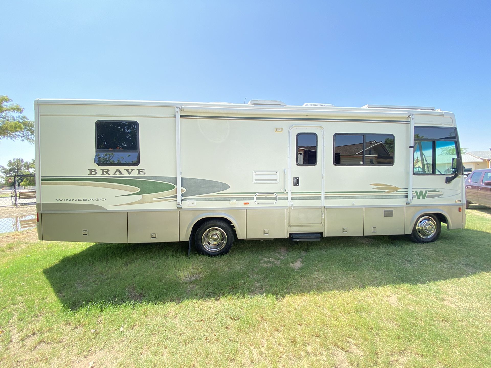 I am selling my 2003 Winnebago brave class A motorhome only 30 foot with one large super slide out in immaculate condition very nice and clean it