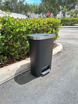 13.2 Gallon / 50L Step Trash Can 18"x12"x26" (clean)