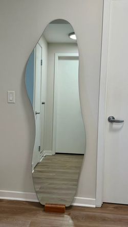 Wavy mirror