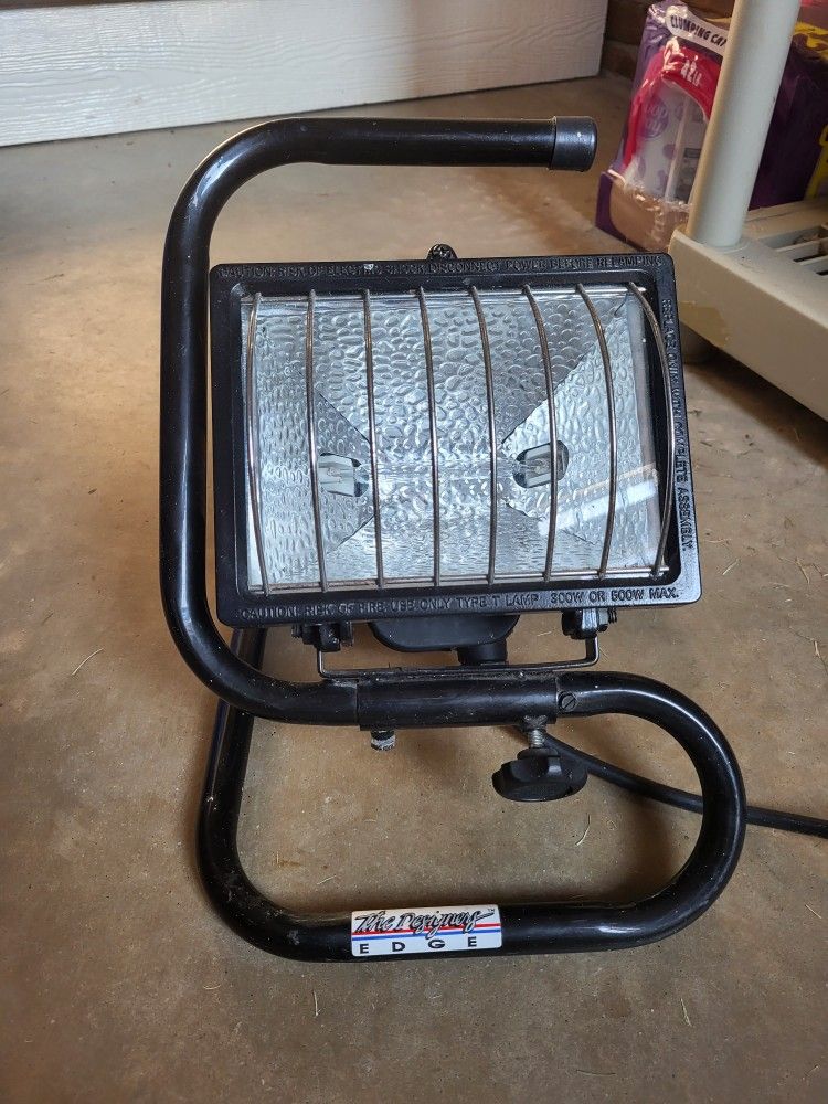 Flourescent Lamp On Rotating Stand Suitable For Wet Locations