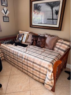 Day bed wood
