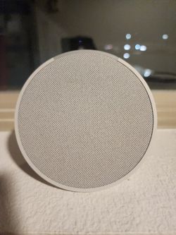 Amazon Echo Dot: parlante Alexa con sonido vibrante, ideal para dormitorios comedores y oficinas.