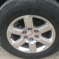 2018 Gmc sierra 18" rims 6 lug gmc/chevy One Scratched