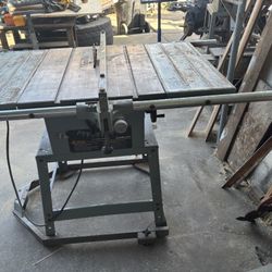Delta Contractor Table Saw 220volt