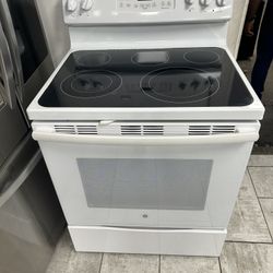 GE Electric Stove Five burners Regular White Color 
