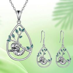 Beautiful Sloths Pendant Set