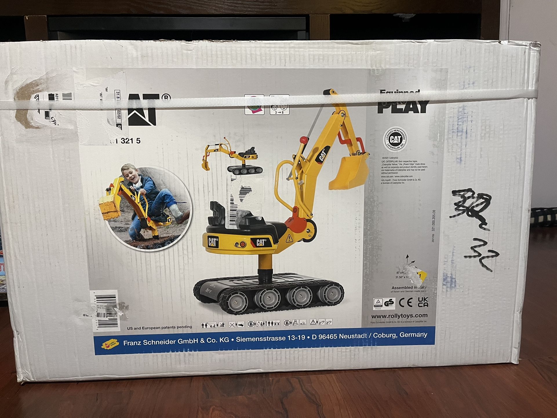 CAT Construction Ride-On: Metal 360-Degree Excavator Digger with Traction Treads