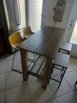 Bar Table with 4 chairs