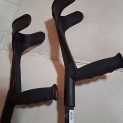Crutches MULETAS, luxery In Excelent Condition. Size Adjustable $19.  Hablo Espanol
