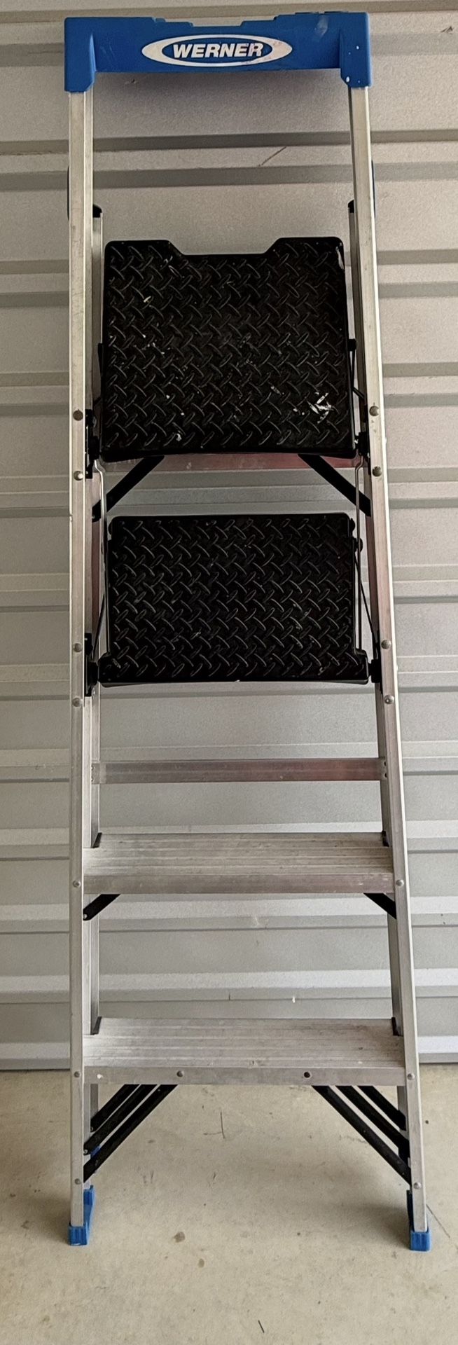 Werner 6.5 ft. Aluminum Compact Step Ladder ( 12 ft. Reach Height) 250 lbs.