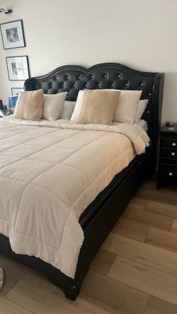 Bed Set ( Cal King)