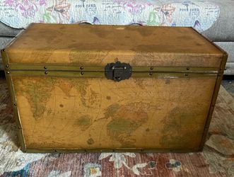 VINTAGE WORLD MAP TRUNK/COFFEE TABLE