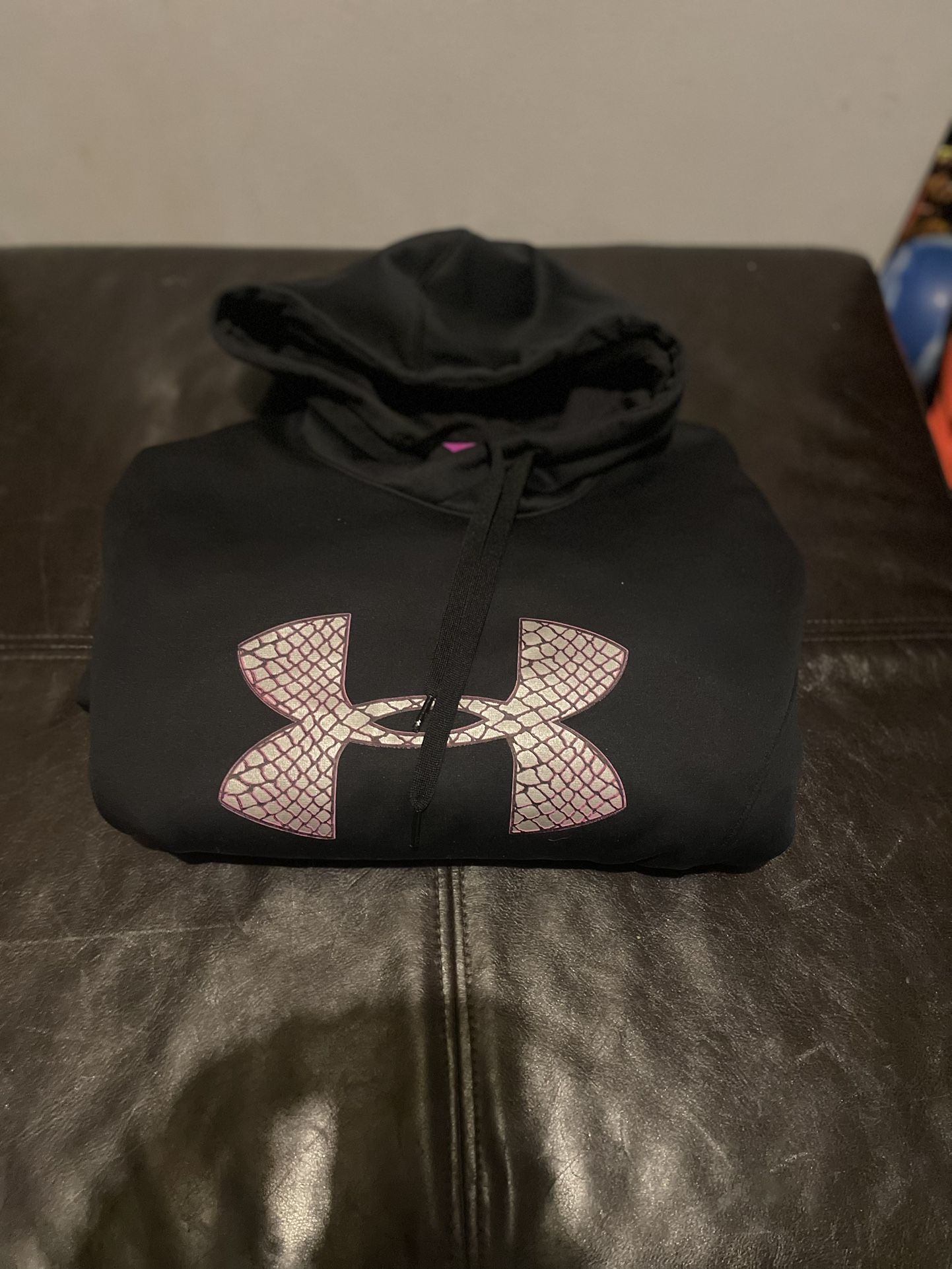 Classic Women Under Armour Hoodie size Large 2013 Edition Black