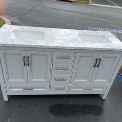 60-in White Undermount Double Sink Bathroom Vanity with Carrara Natural Marble Top（LOWES：(contact info removed)）