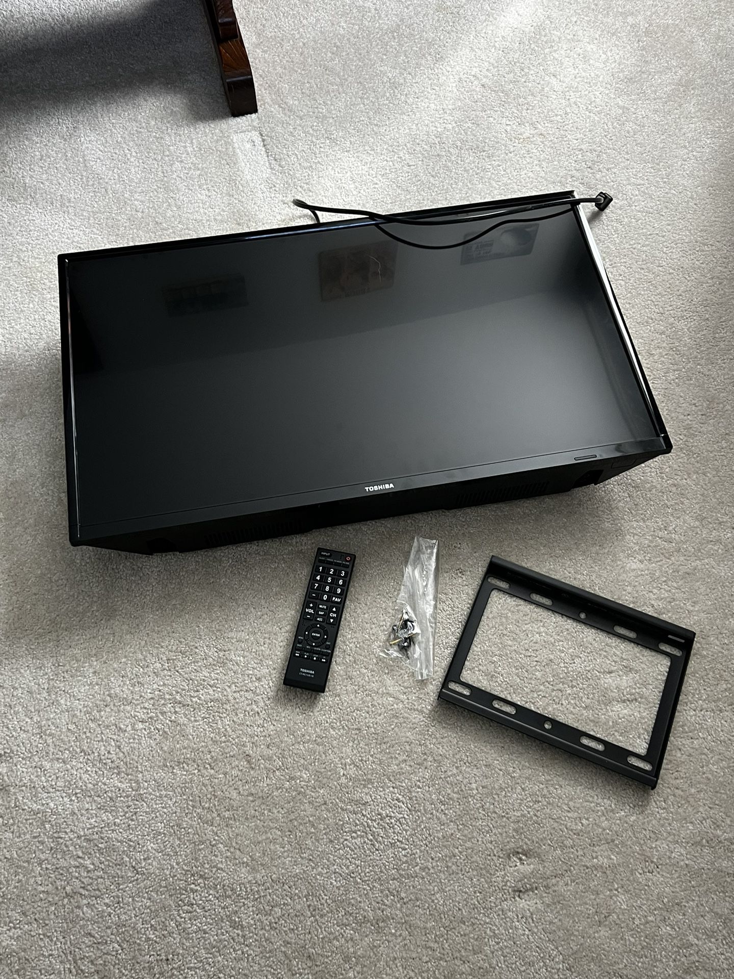 32in Toshiba Flat Screen TV with Mount Kit