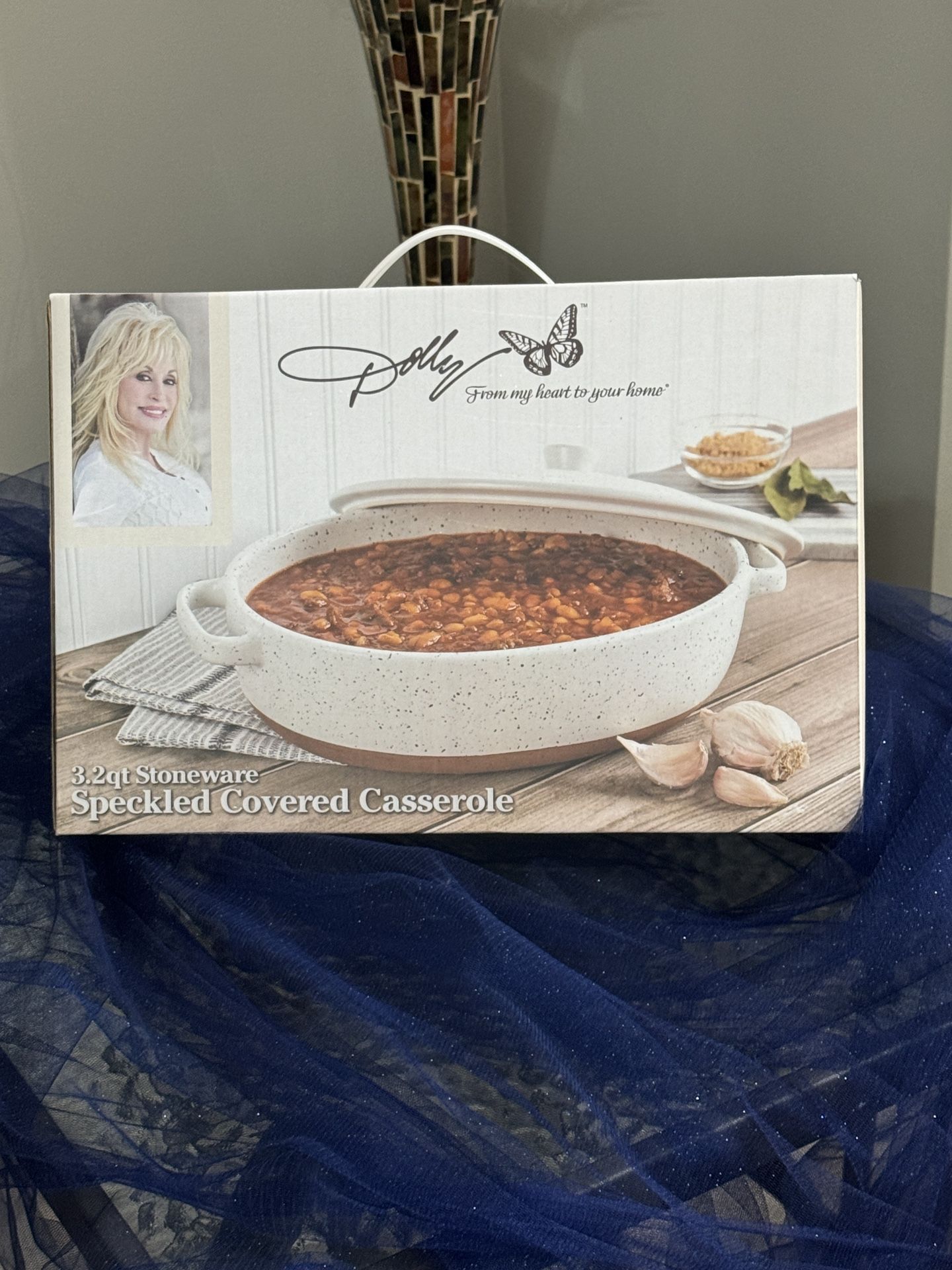 Stoneware 3.2qt Dolly Parton NEW