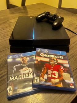 PS4 console with 2 games POWERS ON