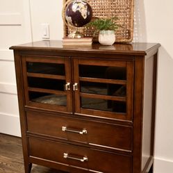 Cabinet/Entertainment center