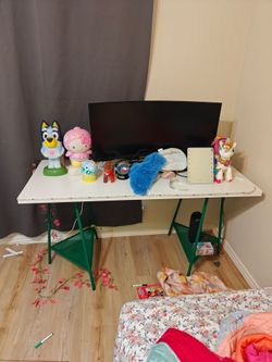 Moving sale desk and chair
