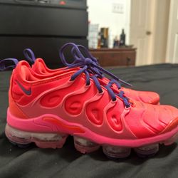 Nike Air Vapor Max Plus TN trainers in bold