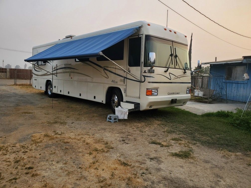 2001 country coach allure 36'