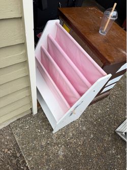 Kids pink bookshelf