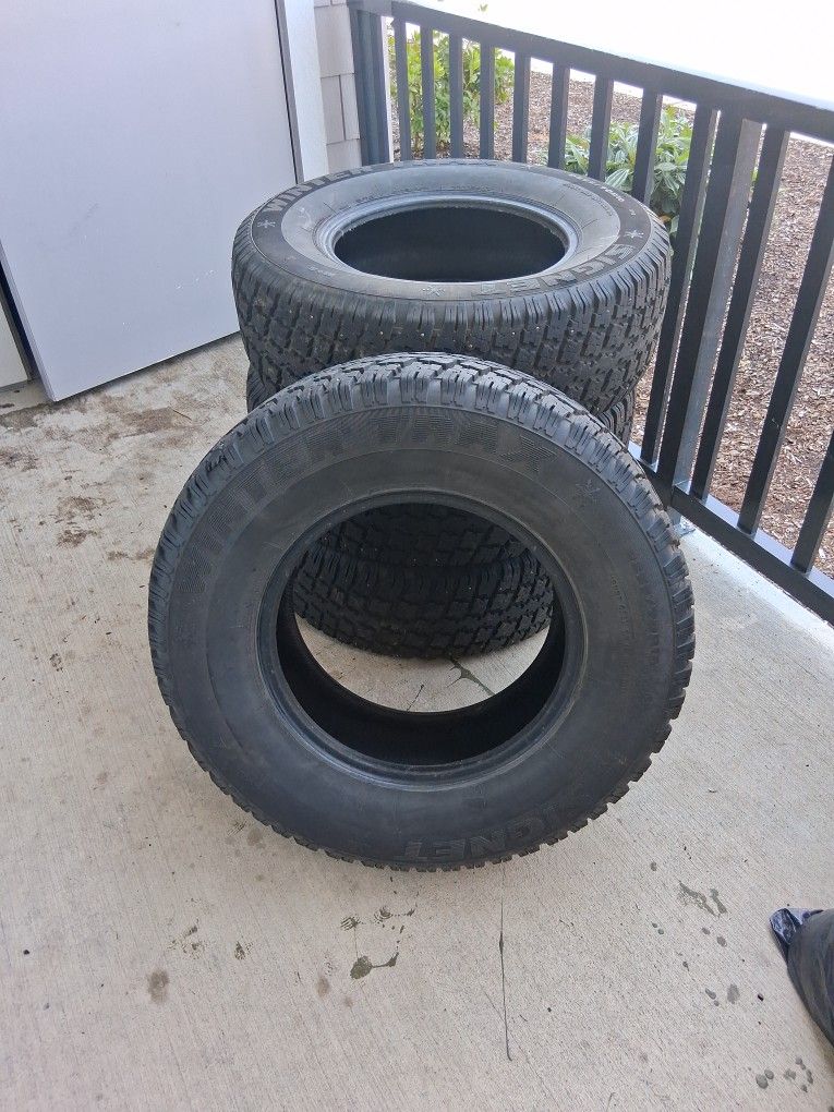 P255/70R16 SIGNET WINTER TRAX STUDDED SNOW TIRES