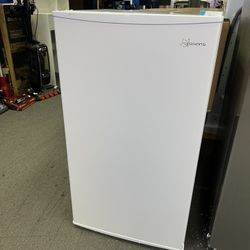 Seasons White Mini Fridge 