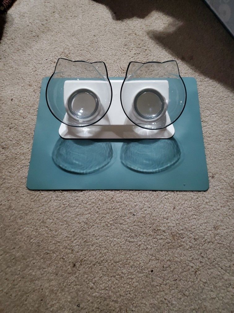 Cat Bowls To Help With There Eating