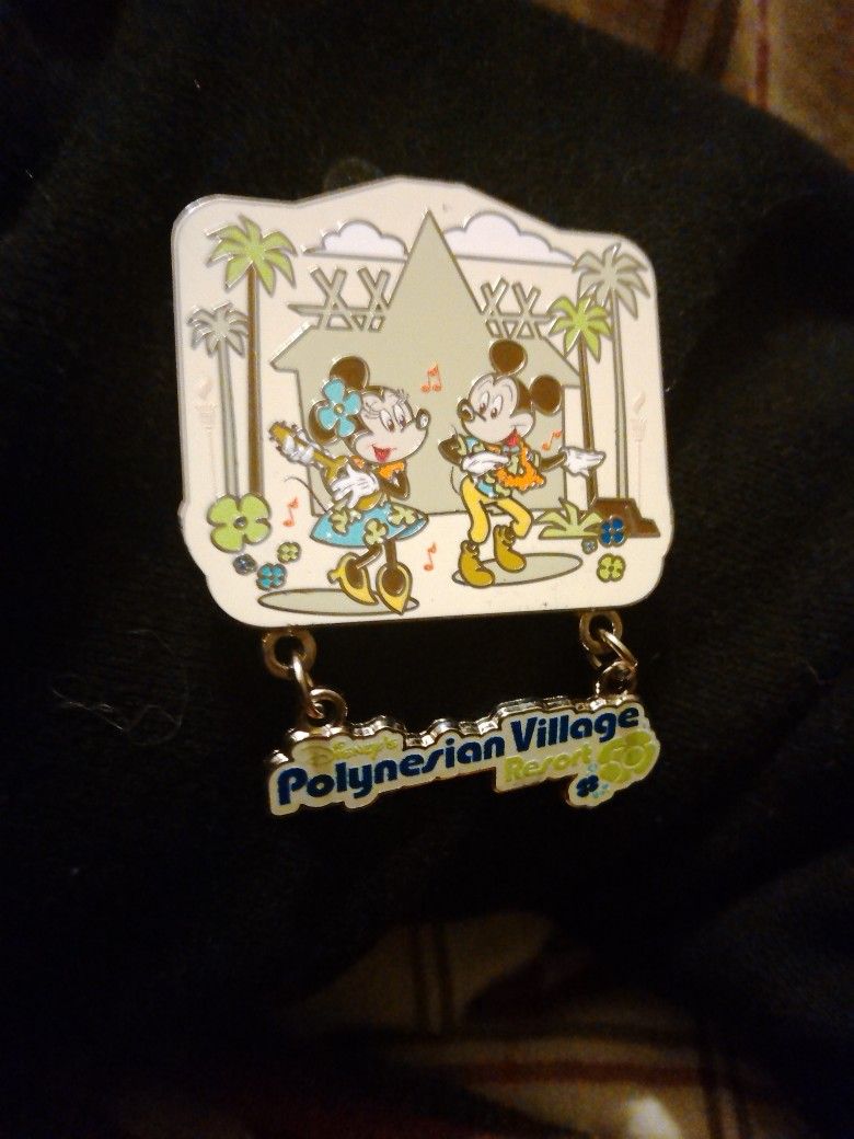 Disney Pin Trading Polynesian Village 