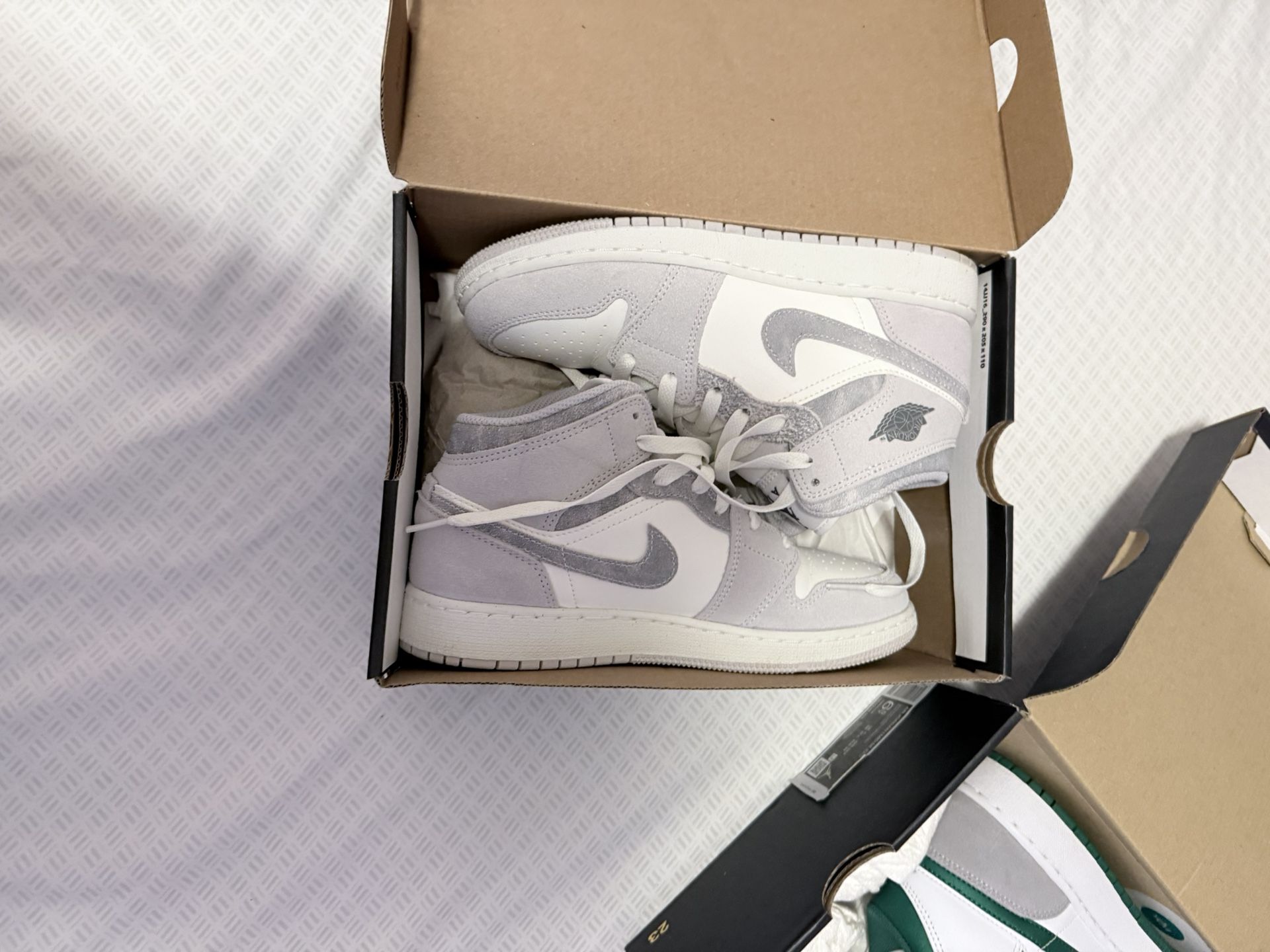 Jordan Retro 1s Mid “Neutral Grey Sail”