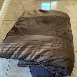 JCPenney King Size Brown Luxury Style Comforter & Brown Plain Skirt, Preloved