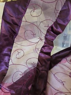 12 Plum Table Runners