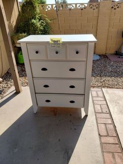Stand up dresser