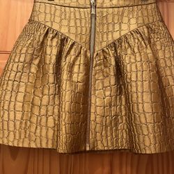 Designer skirt E1972, by Julia Haart, beautiful pattern, gold color and zipper in front, new shirt, no tags  Size small 