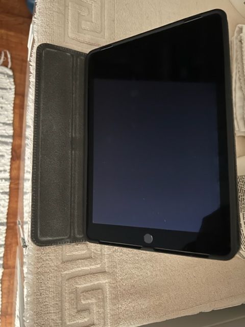 Apple iPad Air 2 Tablet (LIKE NEW); Verizon Lightning Fast Wall Charger (BRAND NEW)