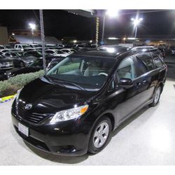 2013 Toyota Sienna LE Minivan 