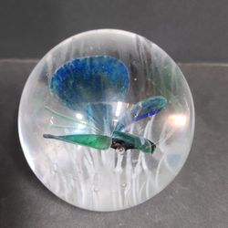 Beautiful Vintage Dynasty Gallery Art Glass Butterfly Paperweight 