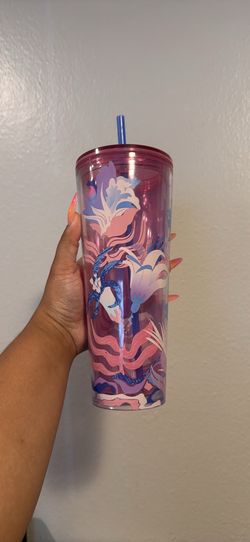 Assorted Starbucks cups